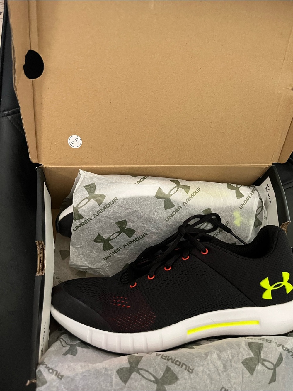 Under armour BGS Pursuit— Size 7Y